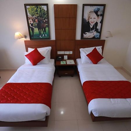Hotel Peninsula Thrissur Exterior photo