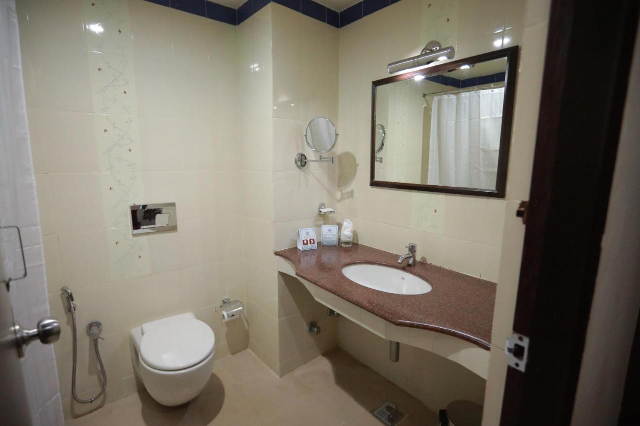 Hotel Peninsula Thrissur Exterior photo