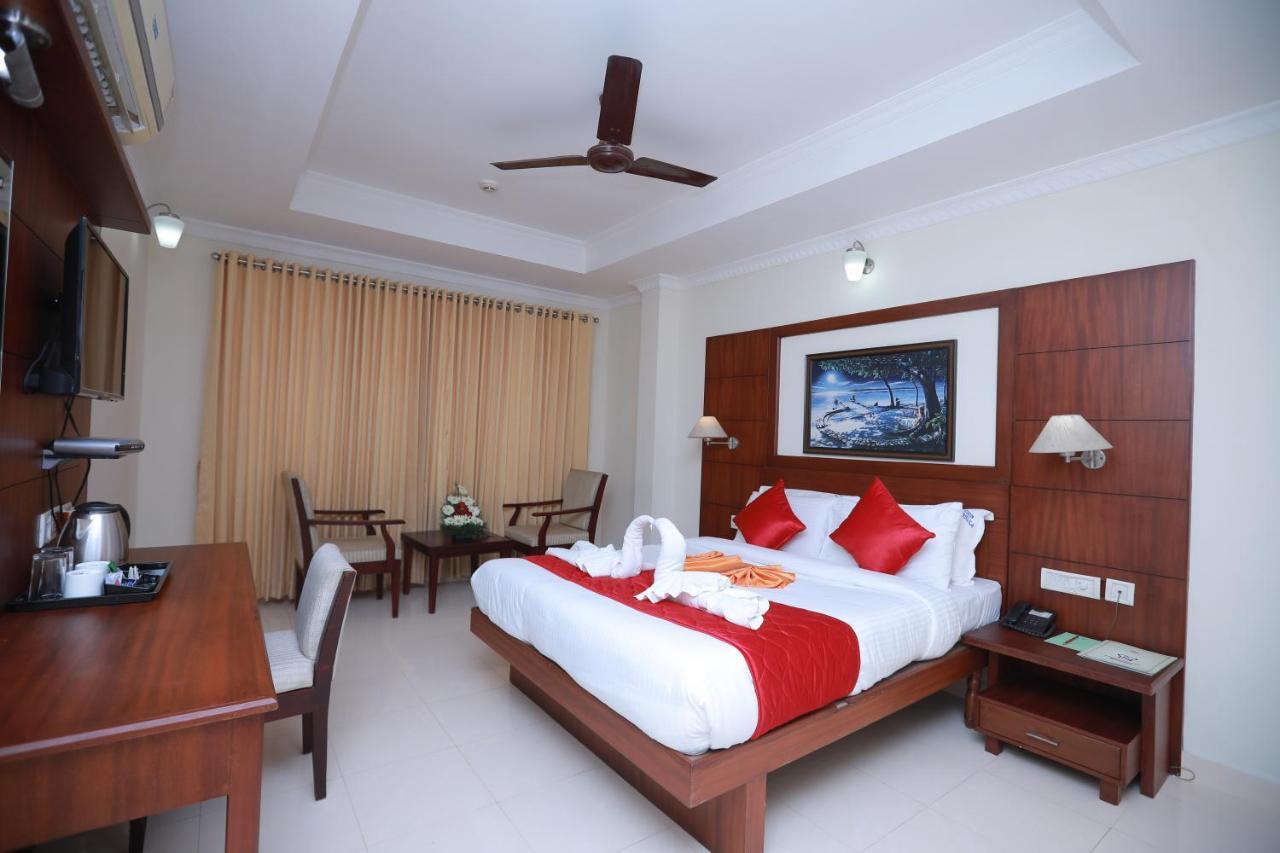 Hotel Peninsula Thrissur Exterior photo