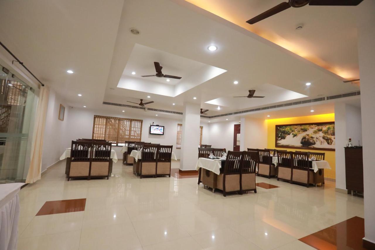 Hotel Peninsula Thrissur Exterior photo