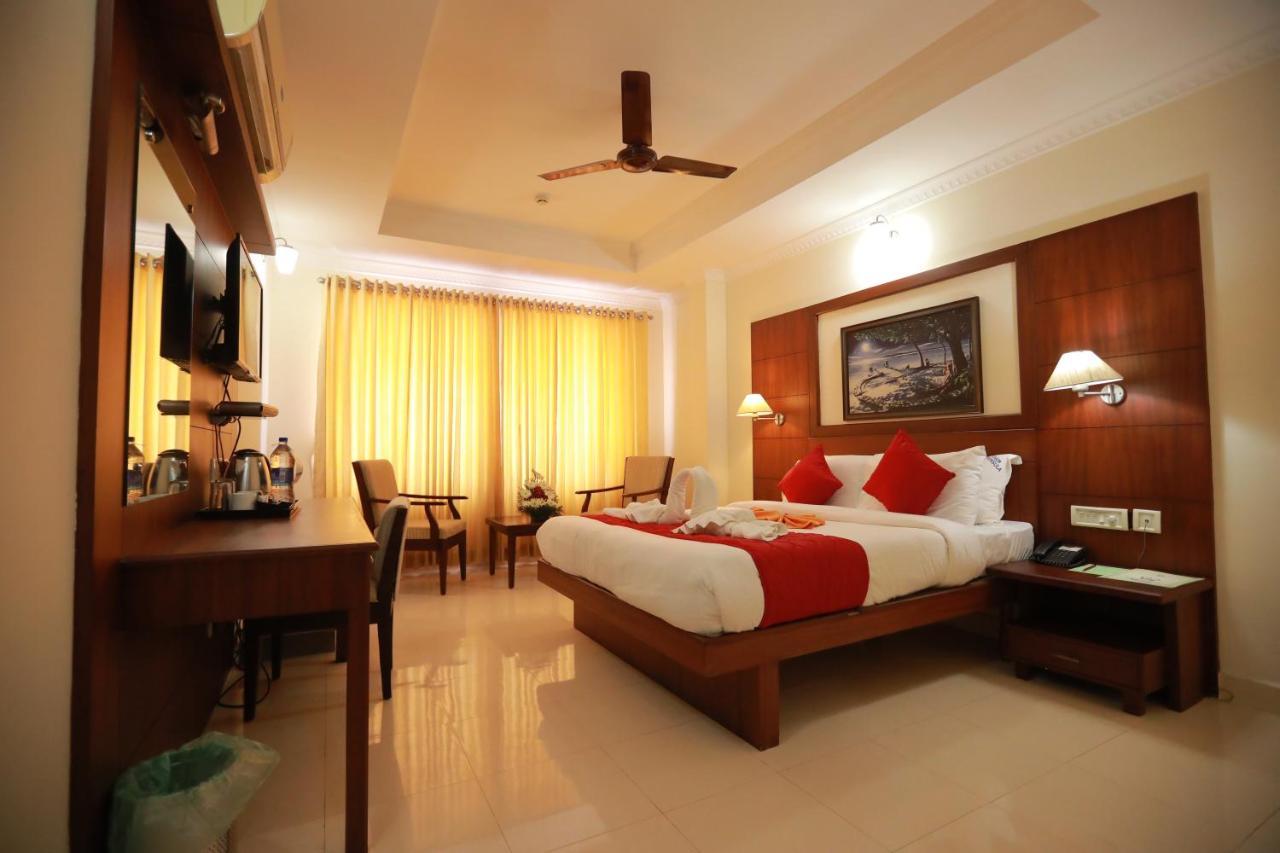 Hotel Peninsula Thrissur Exterior photo